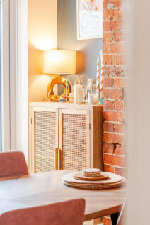 1373809-7-690de84...