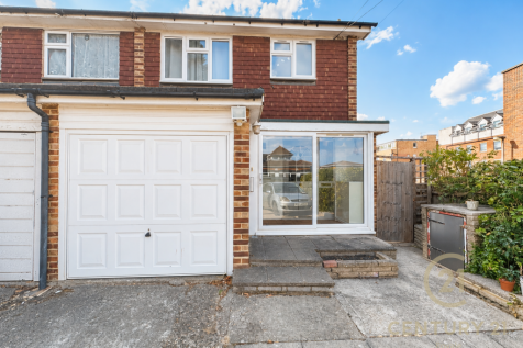 Century 21 are proud to welcome this gorgeous 3-bedroom house ideally situated in Worcester Park.