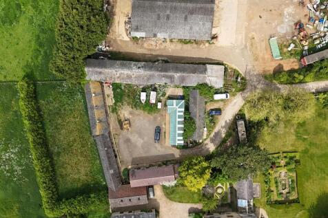 The Hen Yard, Gayton (dr) (8) cr.jpg