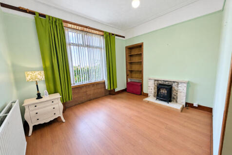 MAIN LIVING ROOM