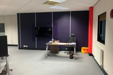Office to rent in hull