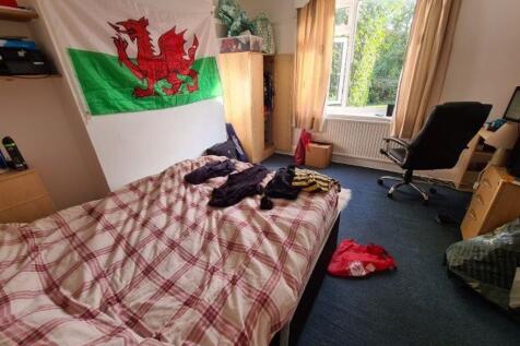 A cozy bedroom with a double bed, natural light...