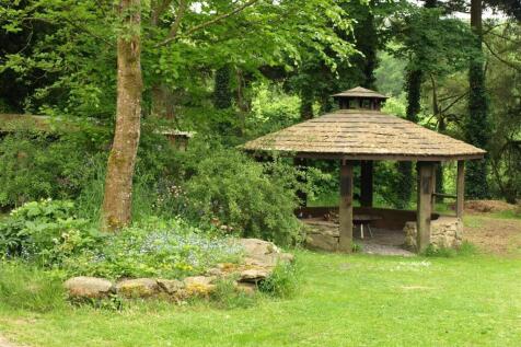 Covered firepit (owner picture)