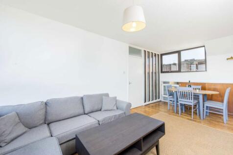 A split level three bedroom apartment with a great roof terrace with views of London. The property has a good size reception room, separate kitchen, two double bedrooms, third single room or study and