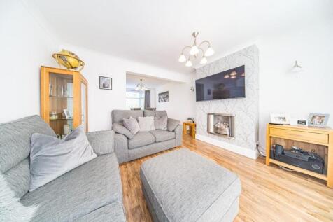 1 Longview Drive lounge 3.jpg