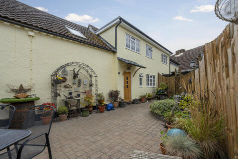 5 Bedroom Detached for Sale