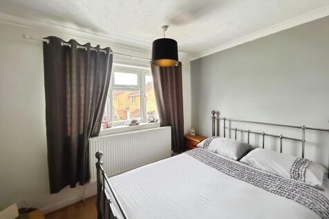 88937208-WhatsApp...