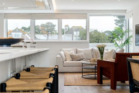 304 Sandbanks Road 327170 - (8).jpg