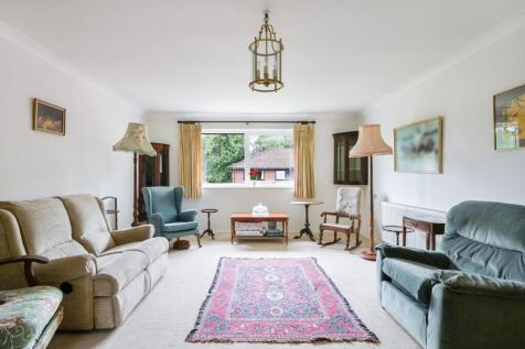 HEATHSIDE COURT, FLAT (2).jpg