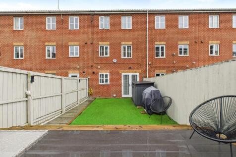 CAM03729G0-PR0079-STILL022