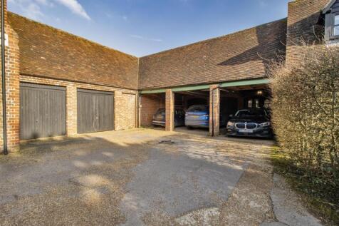 Barn Style Garage in Block