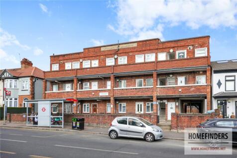 Homefinders are pleased to present this spacious three-bedroom flat located in the popular Wellington Mansions development, E10. The property boasts three well-proportioned bedrooms, a bright receptio