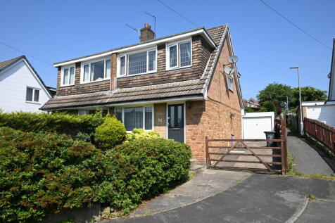 Three-Bedroom Semi-Detached Home with Driveway, Garage and Enclosed Garden Situated in a highly sought-after residential area, this well-presented three-bedroom semi-detached home offers spacious and