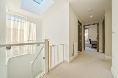 1385899-5-69272c7...