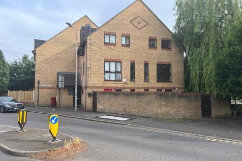 2 Bedroom Flat in SL3 0NG