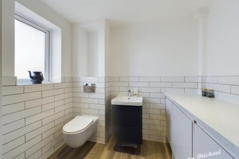 CAM02773G0-PR0024-STILL018