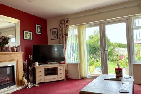 LOUNGE TO GARDEN.jpg