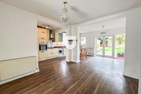 Living area/kitchen