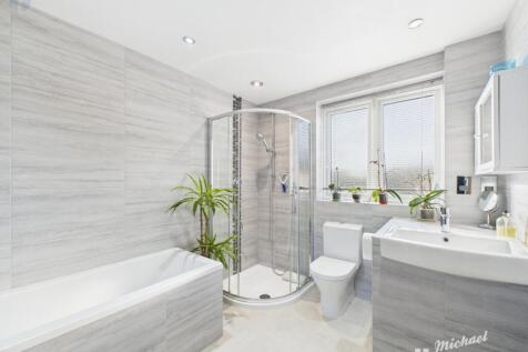 CAM03218G0-PR0553-STILL019