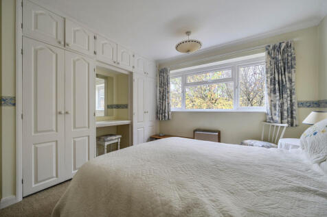 1369886-11-68f8a8...