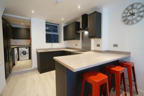 5 Bedroom House in LL57 2RB