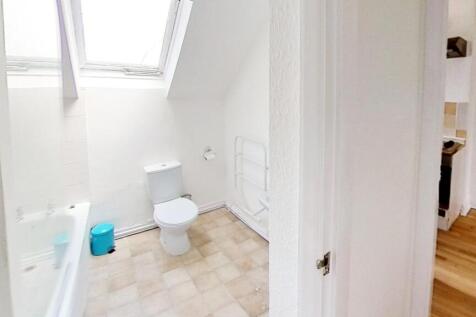 110-Queens-Road-Flat-2-Bathroom.jpg