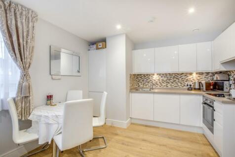 13 Castle House, Desborough Road, HP11 2FP-4.jpg