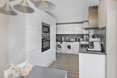 36 Goodrington Close, Banbury-10.jpg