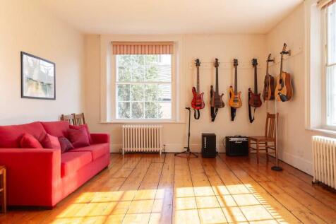 5 bed, 2 bath Detached in Manchester - Photo 26