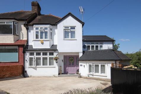 Larkshall Crescent, E4