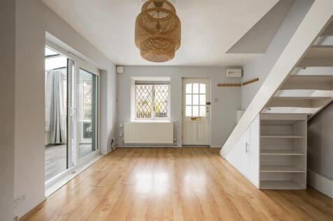Alders close, E11