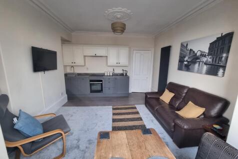 Lounge - Kitchen