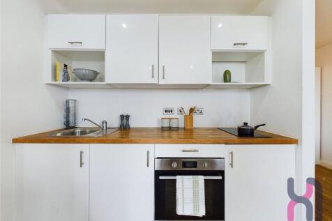 * Fully Furnished Apartments
* On-site Gym
* On-site Cinema Room
* Communal Dining Area
* Overnight Security
* Sainbury’s located on the ground floor
* Transport links right outside the building