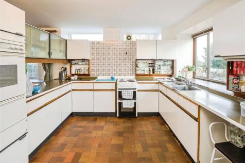Kitchen/ Dining Room
