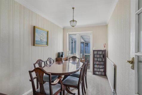 Bedroom 3 / Dining Room