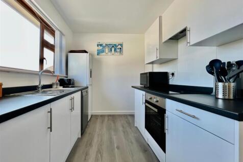 Flat 2 Garrow Court 13.JPG