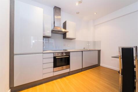 Exclusive to Buckley Frayne! Agecroft House is located in the very heart of the Northern Quarter with access to both Piccadilly and Victoria train stations within minutes walk and on the door step of