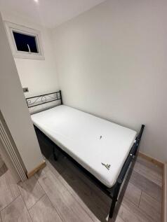 All Bills Included. Heart Of Kings Cross. First Floor Flat. Moments From Station. Close To Transport Links