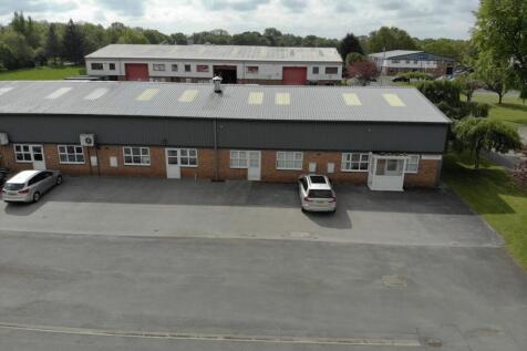 Warehouse to rent in marton in the forest