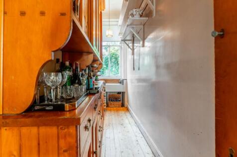 5 bed, 3 bath Detached in Glasgow - Photo 15