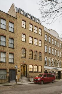 241220 18 Clerkenwell Close03.JPG