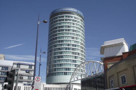 A WELL PRESENTED STUDIO APARTMENT IN THE ICONIC ROTUNDA AVAILABLE NOW