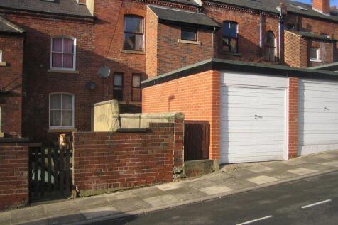 SINGLE GARAGE
RENT £60 PCM BOND £150 THIS GARAGE IS SUBJECT TO AN APPLICATION PROCESS PLEASE CALL OUR OFFICE ON FOR AN APPLICATION FORM GARAGE TENANCY
Our Garage tenancies are a 6 month minimum term.