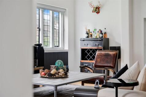 COLLEGE AVENUE (24).jpg