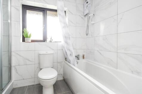 15 Midhurst  Grove - Bathroom.jpg