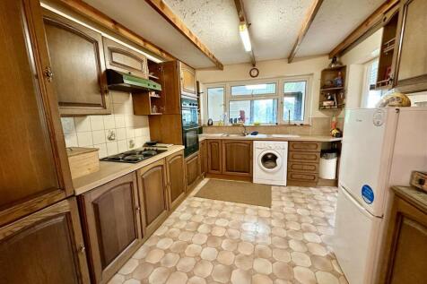 kitchen area.jpg