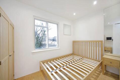 A bright studio in a conveniently located street offering a studio room, well appointed kitchen area and shower room. The flat has good storage and wooden floors. The flat is conveniently located to K
