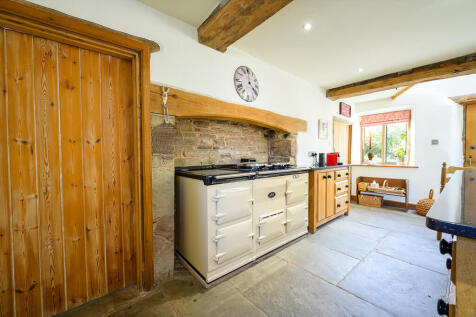 THe Farmhouse Woo...