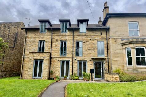 Fabulous Two Bedroom Top Floor Apartment | Unfurnished | Modern Fixtures | Private Complex with Parking | Walking Distance to Central Pudsey | Available End of July