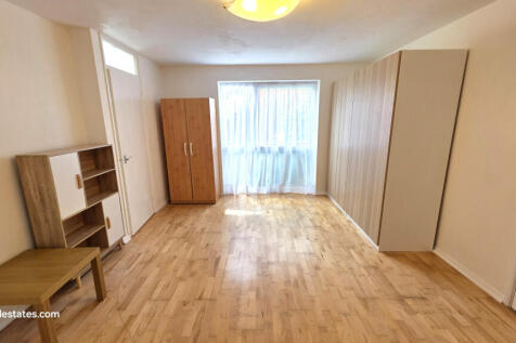 STUDIO ROOM